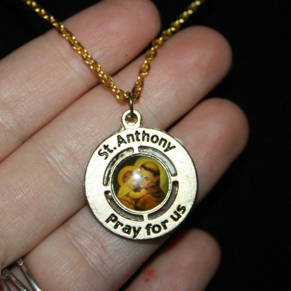 Vintage Jewelry - St. Anthony Pray for us gold necklace vintage